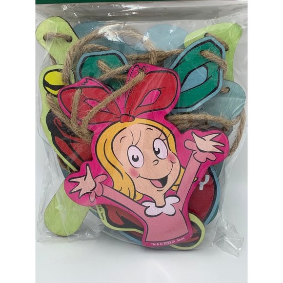 Dr. Seuss The Grinch Who Stole Christmas Garland 8 FT - Picture 3 of 8